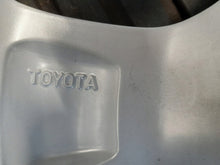 Load image into Gallery viewer, 1x Alufelge 15 Zoll 6.0" 5x114.3 45ET Glanz Silber PW457-0D002 Toyota Yaris FEL4833253772hg