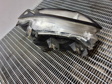 Laden Sie das Bild in den Galerie-Viewer, Frontscheinwerfer Ford Ranger SKE49661 Rechts Scheinwerfer Headlight SCH7133663913ok