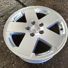Laden Sie das Bild in den Galerie-Viewer, 1x Alufelge 18 Zoll 7.5&quot; 5x127 44ET Glanz Silber 1JC34 Jeep Rim Wheel