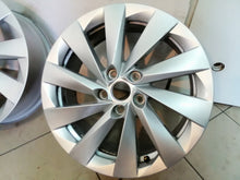 Load image into Gallery viewer, 1x Alufelge 17 Zoll 7.0" 5x112 46ET Glanz Silber 5E3601025 Mg Octavia I FEL8940387318ci