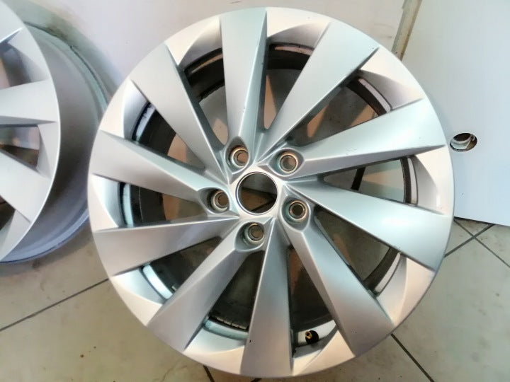 1x Alufelge 17 Zoll 7.0" 5x112 46ET Glanz Silber 5E3601025 Mg Octavia I FEL8940387318ci
