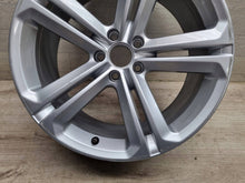 Laden Sie das Bild in den Galerie-Viewer, 1x Alufelge 19 Zoll 5x112 5N0601025T VW Tiguan Rim Wheel FEL4854640517jz