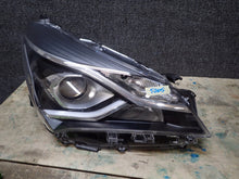 Laden Sie das Bild in den Galerie-Viewer, Frontscheinwerfer Toyota Yaris LED Rechts Scheinwerfer Headlight