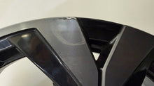 Laden Sie das Bild in den Galerie-Viewer, 1x Alufelge 18 Zoll 7.0" 5x114.3 35ET Glanz Schwarz 403003156R Renault Arkana FEL9713161293ls