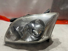 Laden Sie das Bild in den Galerie-Viewer, Frontscheinwerfer Toyota Avensis 81170-05240 Links Scheinwerfer Headlight SCH5401818038wb