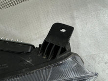 Laden Sie das Bild in den Galerie-Viewer, Frontscheinwerfer Ford Focus JX7B-13E016-CF Full LED Rechts Headlight SCH2440418417nz