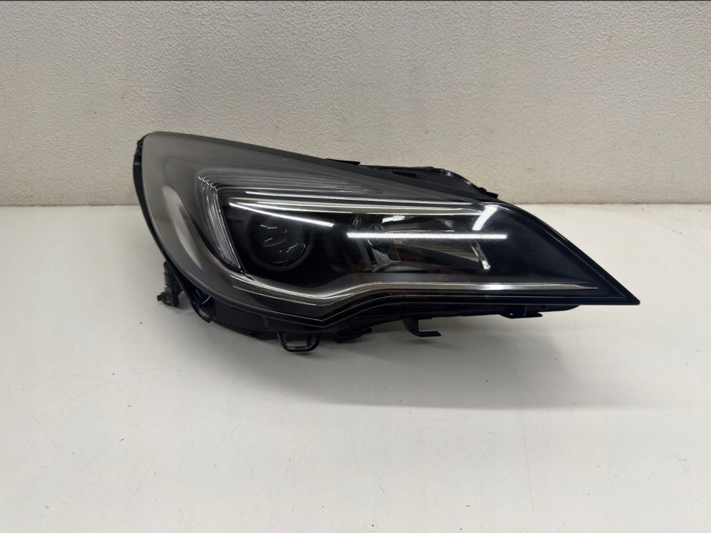 Frontscheinwerfer Opel Astra 662588537 Rechts Scheinwerfer Headlight SCH7759912720va