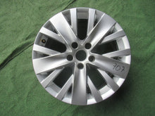 Laden Sie das Bild in den Galerie-Viewer, 1x Alufelge 17 Zoll 7.0" 5x112 43ET Glanz Silber 5N0601025AC VW Tiguan Rim Wheel FEL2424325178lp