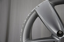 Laden Sie das Bild in den Galerie-Viewer, 1x Alufelge 17 Zoll 7.0" 5x112 46ET Glanz Silber 6R0601025A VW Rim Wheel FEL8702483558ga