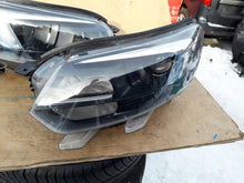 Laden Sie das Bild in den Galerie-Viewer, Frontscheinwerfer Opel Vivaro C 9832837680 9832836480 Xenon Rechts oder Links