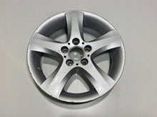 Laden Sie das Bild in den Galerie-Viewer, 1x Alufelge 17 Zoll 7.0&quot; 5x120 47ET Matt Silber 6762889 BMW 1 E88 E81 E82 E87
