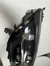 Laden Sie das Bild in den Galerie-Viewer, Frontscheinwerfer Renault Megane IV 260108478 Rechts Scheinwerfer Headlight SCH9470384632he