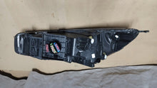 Laden Sie das Bild in den Galerie-Viewer, Frontscheinwerfer Ford Focus NX7B-13E016-AG Rechts Scheinwerfer Headlight SCH2772266732nd