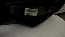 Laden Sie das Bild in den Galerie-Viewer, Frontscheinwerfer Kia Sorento Rechts Scheinwerfer Headlight SCH4719591890xu