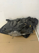 Laden Sie das Bild in den Galerie-Viewer, Frontscheinwerfer Mercedes-Benz W245 A1698204661 0301220286 Rechts Headlight SCH1625253964pe