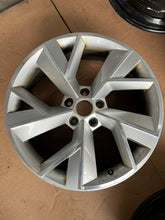 Load image into Gallery viewer, 1x Alufelge 19 Zoll 7.0" 5x112 43ET Glanz 565601025M Mg I Rim Wheel FEL9310739455pf