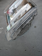 Laden Sie das Bild in den Galerie-Viewer, Frontscheinwerfer Ford JC4613E015AD Links Scheinwerfer Headlight SCH3328094211lc