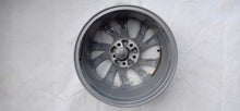 Laden Sie das Bild in den Galerie-Viewer, 1x Alufelge 16 Zoll 7.0" 5x105 41ET Glanz Silber 39078765 Opel Astra K Rim Wheel FEL9947565621of