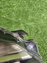 Load image into Gallery viewer, Frontscheinwerfer Toyota Yaris CSC28963 Rechts Scheinwerfer Headlight SCH4343858935xd
