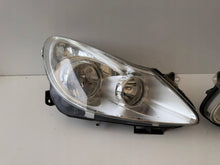 Laden Sie das Bild in den Galerie-Viewer, Frontscheinwerfer Opel Corsa D 93189358 Ein Stück (Rechts oder Links) Headlight SCH2641005817ab
