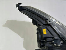 Laden Sie das Bild in den Galerie-Viewer, Frontscheinwerfer Maserati I 215798 Xenon Links Scheinwerfer Headlight SCH7174941296ml
