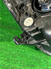 Load image into Gallery viewer, Frontscheinwerfer Toyota Yaris Links Scheinwerfer Headlight