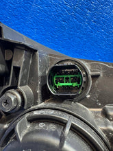 Load image into Gallery viewer, Frontscheinwerfer Kia Stonic 92101-H8 Links Scheinwerfer Headlight SCH8731537395xp