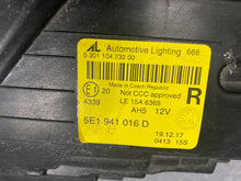 Laden Sie das Bild in den Galerie-Viewer, Frontscheinwerfer Skoda Octavia III 5E1941016 Xenon Rechts Headlight SCH1508374982wv