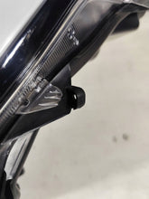 Laden Sie das Bild in den Galerie-Viewer, Frontscheinwerfer Toyota Yaris Links Scheinwerfer Headlight SCH8380704216hf