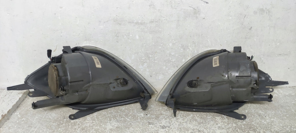 Frontscheinwerfer Ford Fiesta 0301224303 0301224302 Rechts oder Links