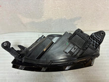 Laden Sie das Bild in den Galerie-Viewer, Frontscheinwerfer Skoda Fabia III 6V1941016 Rechts Scheinwerfer Headlight SCH9280378644ir