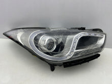 Load image into Gallery viewer, Frontscheinwerfer Hyundai I I40 92102-3Z025 Xenon Rechts Scheinwerfer Headlight