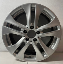 Laden Sie das Bild in den Galerie-Viewer, 1x Alufelge 17 Zoll 7.5" 5x112 47ET Glanz Silber A2044011000 Mercedes-Benz W204 FEL7139842406ff