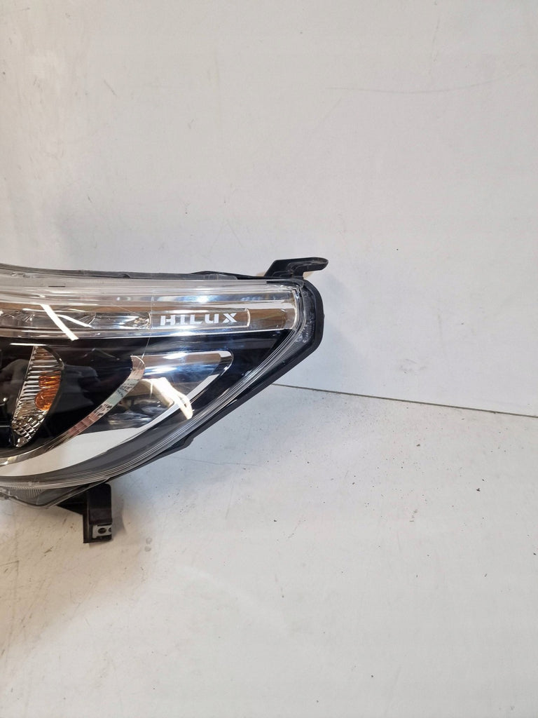 Frontscheinwerfer Toyota Hilux VIII Links Scheinwerfer Headlight SCH4343764853bh
