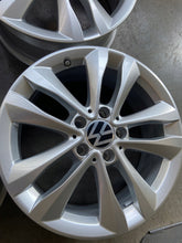 Laden Sie das Bild in den Galerie-Viewer, 4x Alufelge 17 Zoll 7.0" 5x112 48 5ET Glanz Silber A2054018000 Mercedes-Benz I FEL9501591190jz