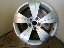 Load image into Gallery viewer, 1x Alufelge 17 Zoll 6.5" 5x112 41ET Glanz Silber 3V0601025A Skoda Superb FEL3871896256gg