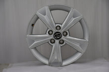 Laden Sie das Bild in den Galerie-Viewer, 4x Alufelge 17 Zoll 6.5&quot; 5x114.3 45ET PW457-10001 Toyota Yaris Cross Rim Wheel