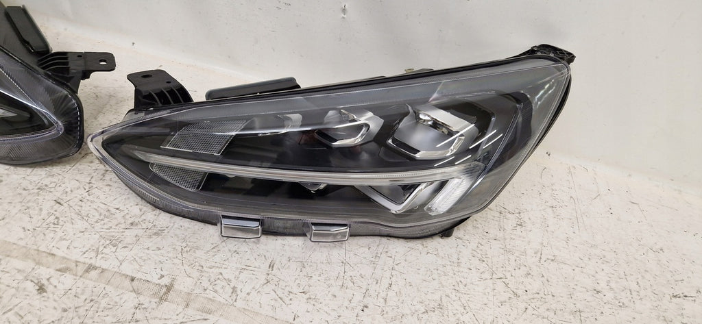 Frontscheinwerfer Ford Focus JX7B13E14-CE LED Ein Satz Scheinwerfer Headlight