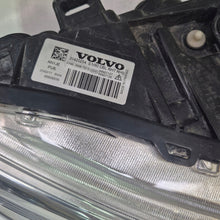 Load image into Gallery viewer, Frontscheinwerfer Volvo V60 90053126 Xenon Ein Stück (Rechts oder Links) SCH4382369247yh