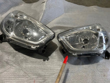 Laden Sie das Bild in den Galerie-Viewer, Frontscheinwerfer Dacia Dokker 260603007R 260109545R LED Ein Satz Headlight