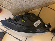 Laden Sie das Bild in den Galerie-Viewer, Frontscheinwerfer BMW 5 F11 F10 7203246 7203245 Xenon Rechts oder Links SCH4359085289jq