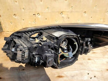 Laden Sie das Bild in den Galerie-Viewer, Frontscheinwerfer Volvo C70 31299753 Xenon Ein Stück (Rechts oder Links)