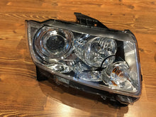 Load image into Gallery viewer, Frontscheinwerfer Jeep Grand Cherokee Wk2 55079408AJ Rechts Headlight SCH5117049265hs