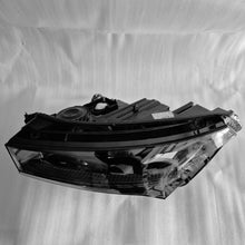 Laden Sie das Bild in den Galerie-Viewer, Frontscheinwerfer Skoda Enyaq 5LB941015F Links Scheinwerfer Headlight SCH6185032364az