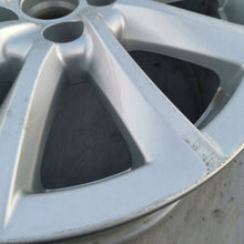 Load image into Gallery viewer, 1x Alufelge 17 Zoll 7.5" 5x114.3 45ET Glanz Silber PW457-06001 Toyota Avensis FEL8380277695qq