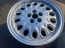 Laden Sie das Bild in den Galerie-Viewer, 1x Alufelge 16 Zoll 6.5&quot; 5x98 35ET Glanz Silber 60608608 Alfa Romeo Rim Wheel