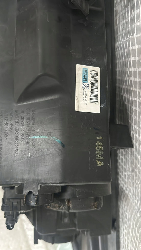 Frontscheinwerfer Hyundai Veloster 92102-2V160 Rechts Scheinwerfer Headlight