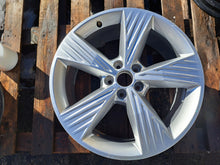 Laden Sie das Bild in den Galerie-Viewer, 1x Alufelge 19 Zoll 8.0" 5x112 45ET Glanz Silber 89A601025B Audi E-Tron FEL2277508813mq