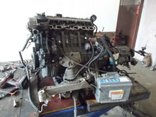 Laden Sie das Bild in den Galerie-Viewer, Motor BMW E91 E60 E90 E61 YUGUYGGGGH 2005 Benzin Engine Unkomplett