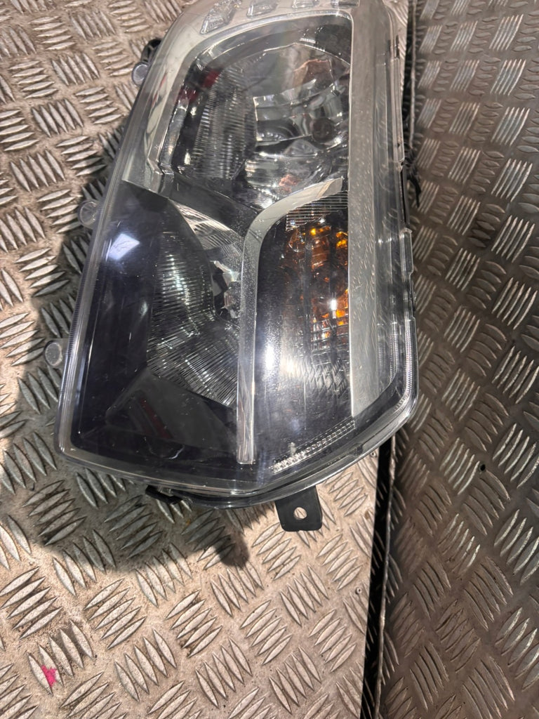 Frontscheinwerfer Dacia Sandero 260103529R Rechts Scheinwerfer Headlight SCH5855681073jf